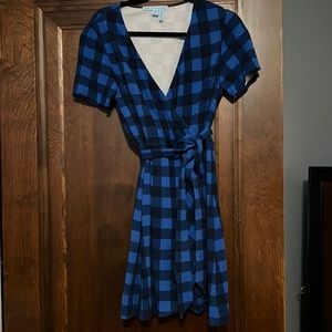 Like new Draper James blue and black buffalo Plaid dress size medium.